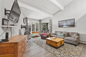Gorgeous 2BR Home In Town Minutes from Skiing Breckenridge